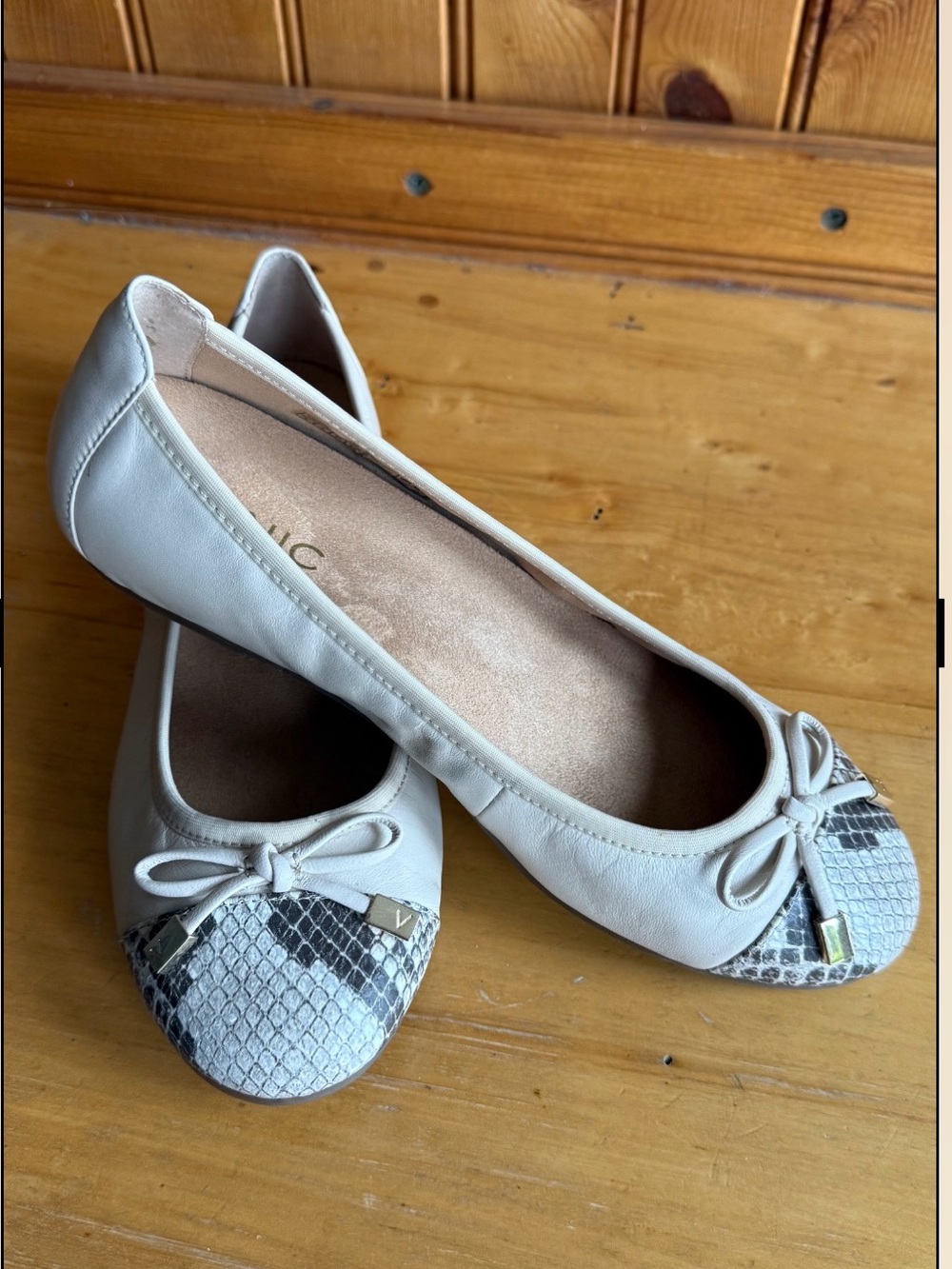 VIONIC MInna Ballet Flat NIB Cream & Animal Print Accent Size 6